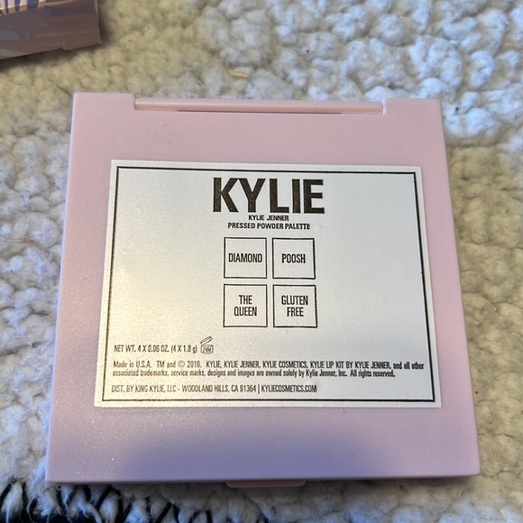 NIB Kylie x Kourt Pressed Powder Palette - Picture 2 of 3